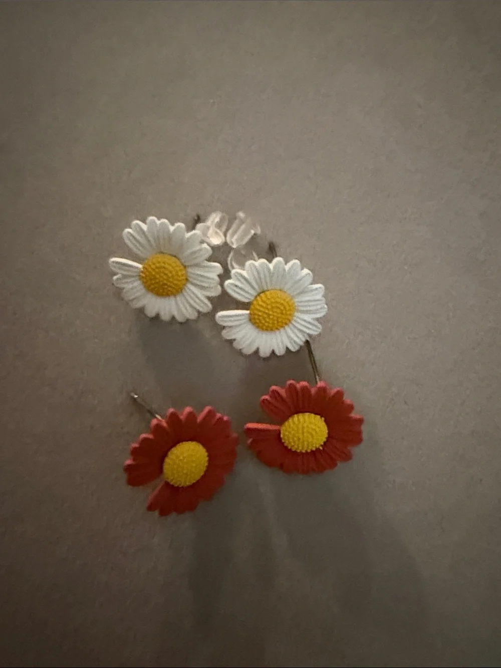 Daisy Flower Stud Earrings - White & Burnt orange.